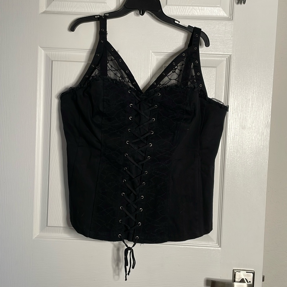 Tripp NYC Vintage Y2K lace embossed corset tank top